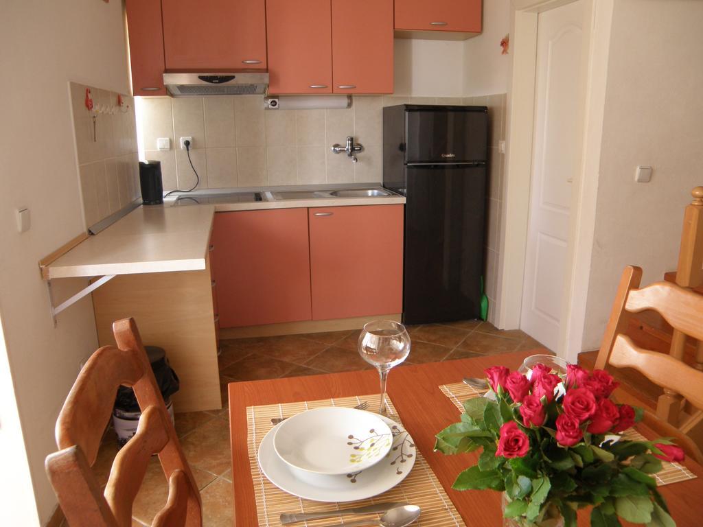 Apartment Amalija Primosten Exterior photo